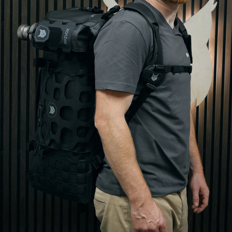 RYZVOX FAR Duffel Bag 40L Moto, front view with the lynx crest on the front panel