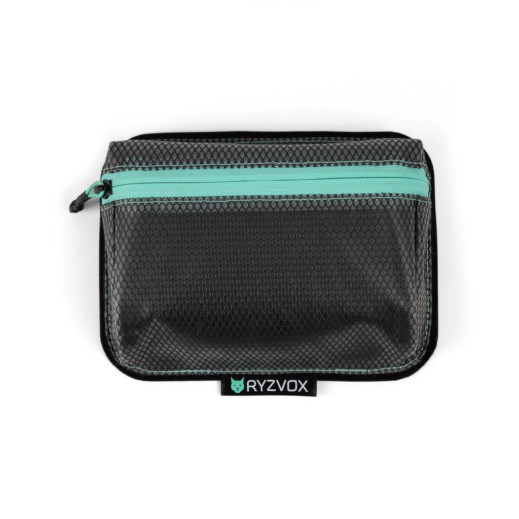 RYZVOX Mesh Pouch M seen from the front, mesh panel with the mint zip and brand label