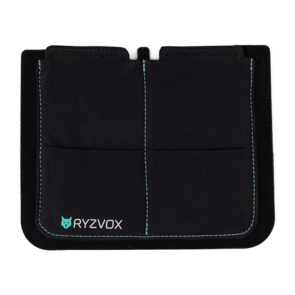 RYZVOX Stretch Pocket M seen from the front, twin stretch compartments with the brand label